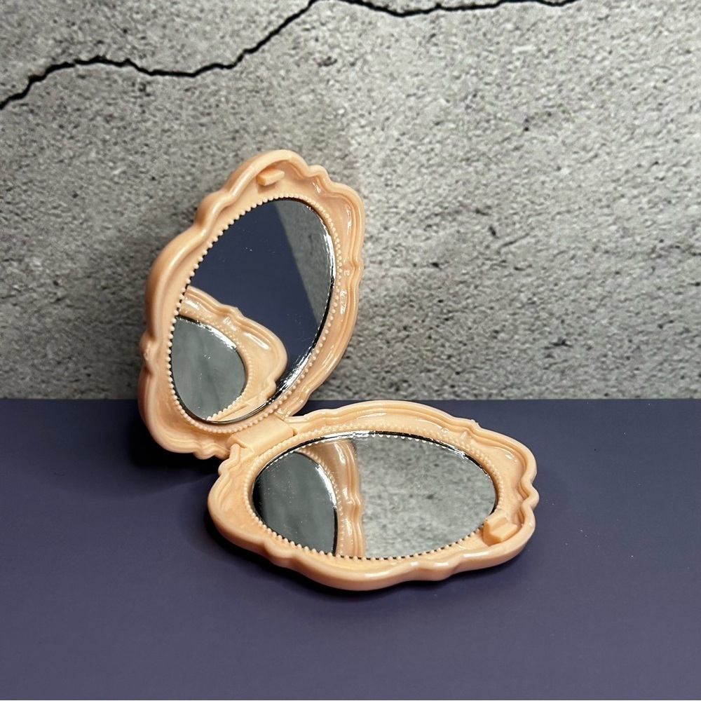 Chic Rose Design Pink Compact Mirror - Picture 2 of 5